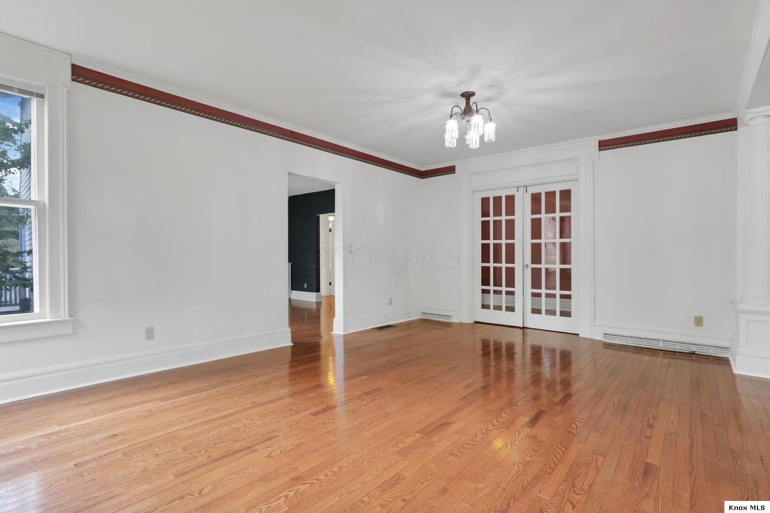 403 E Gambier Property Photo 15