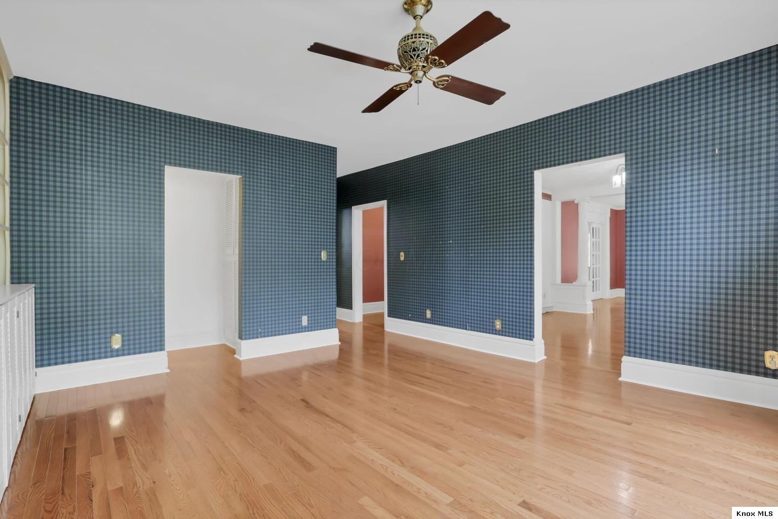 403 E Gambier Property Photo 21