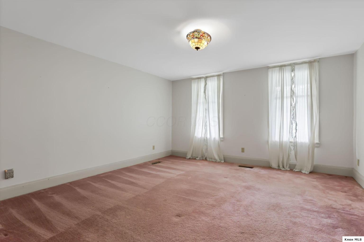 403 E Gambier Property Photo 35