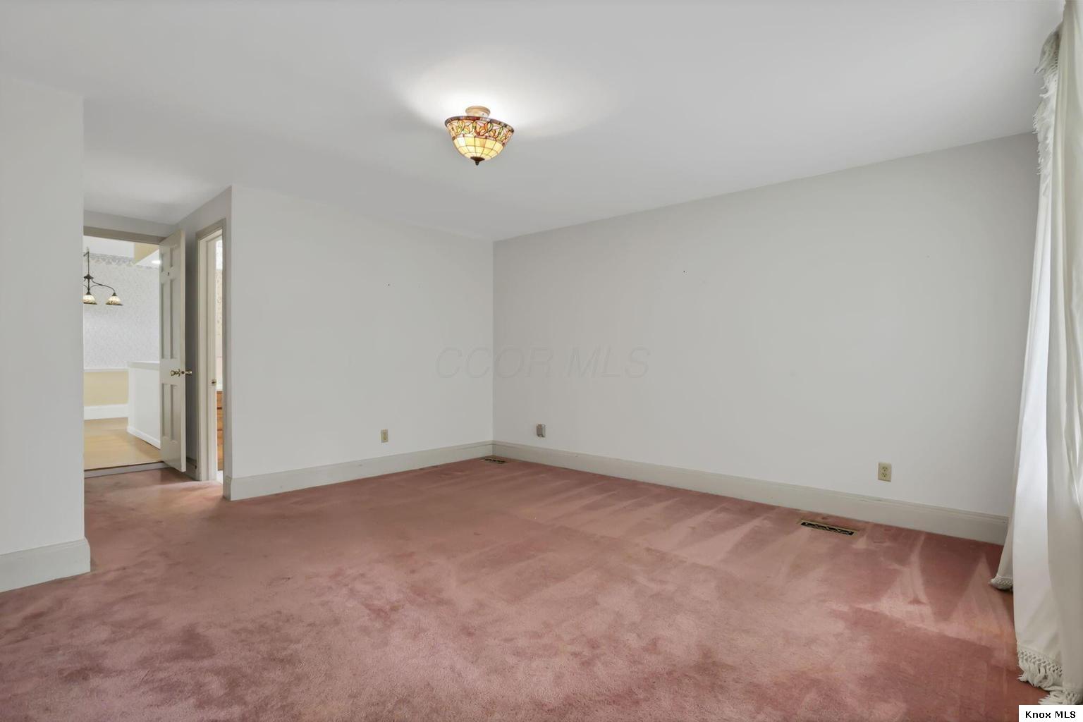 403 E Gambier Property Photo 36