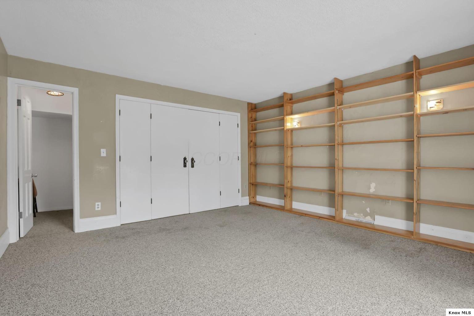 403 E Gambier Property Photo 41