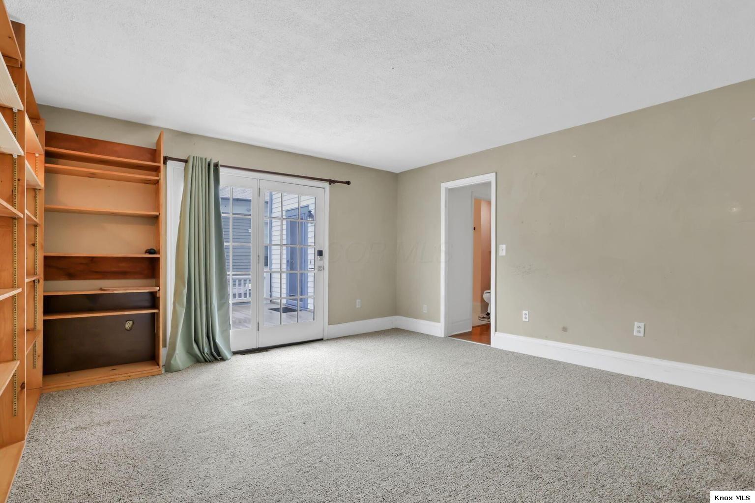403 E Gambier Property Photo 42
