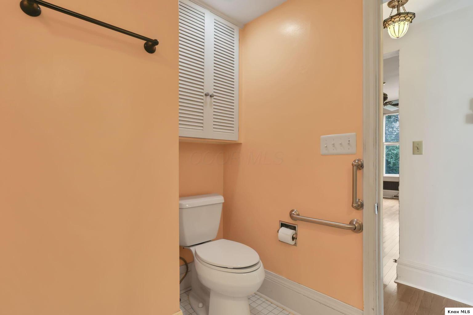 403 E Gambier Property Photo 45