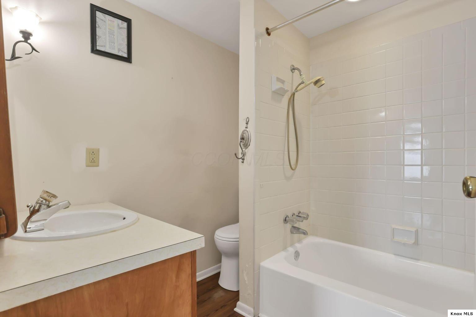 403 E Gambier Property Photo 50