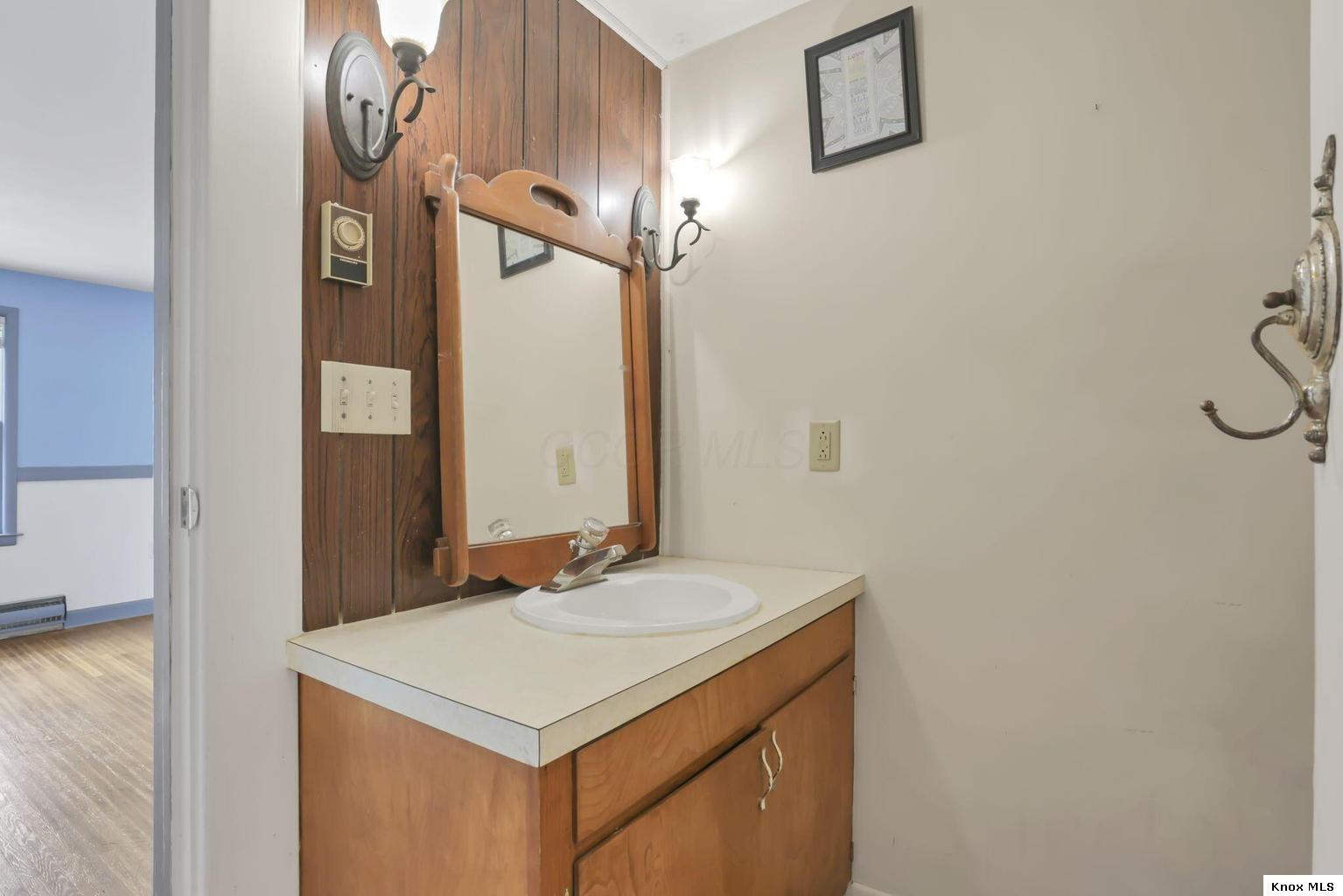 403 E Gambier Property Photo 51