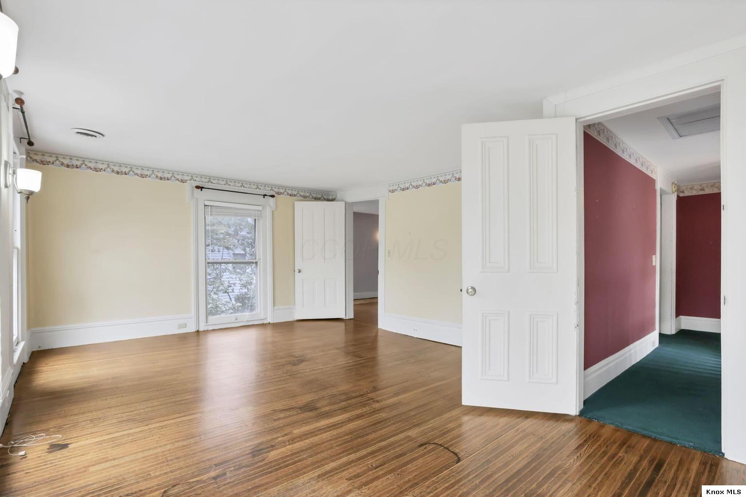 403 E Gambier Property Photo 52