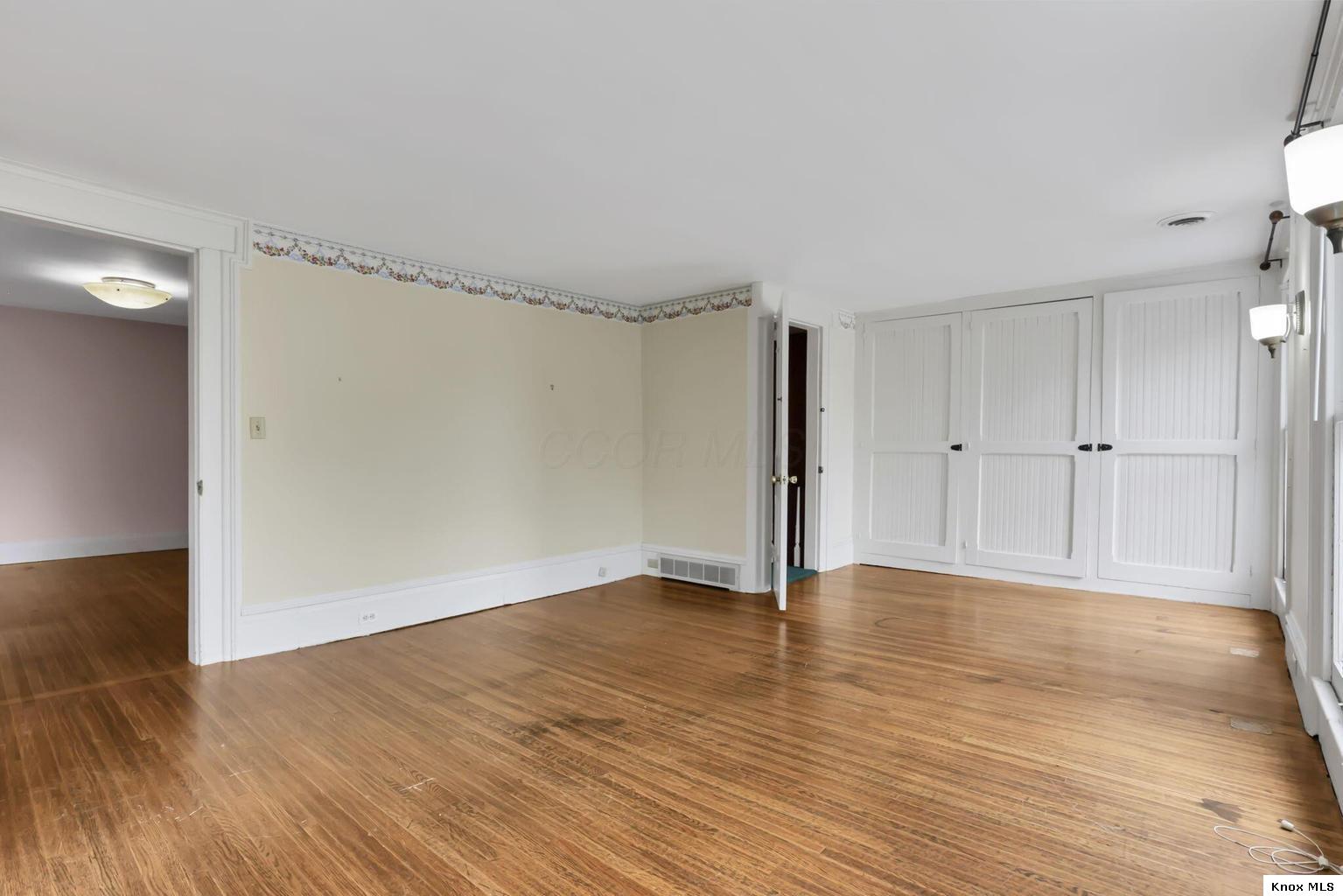 403 E Gambier Property Photo 54