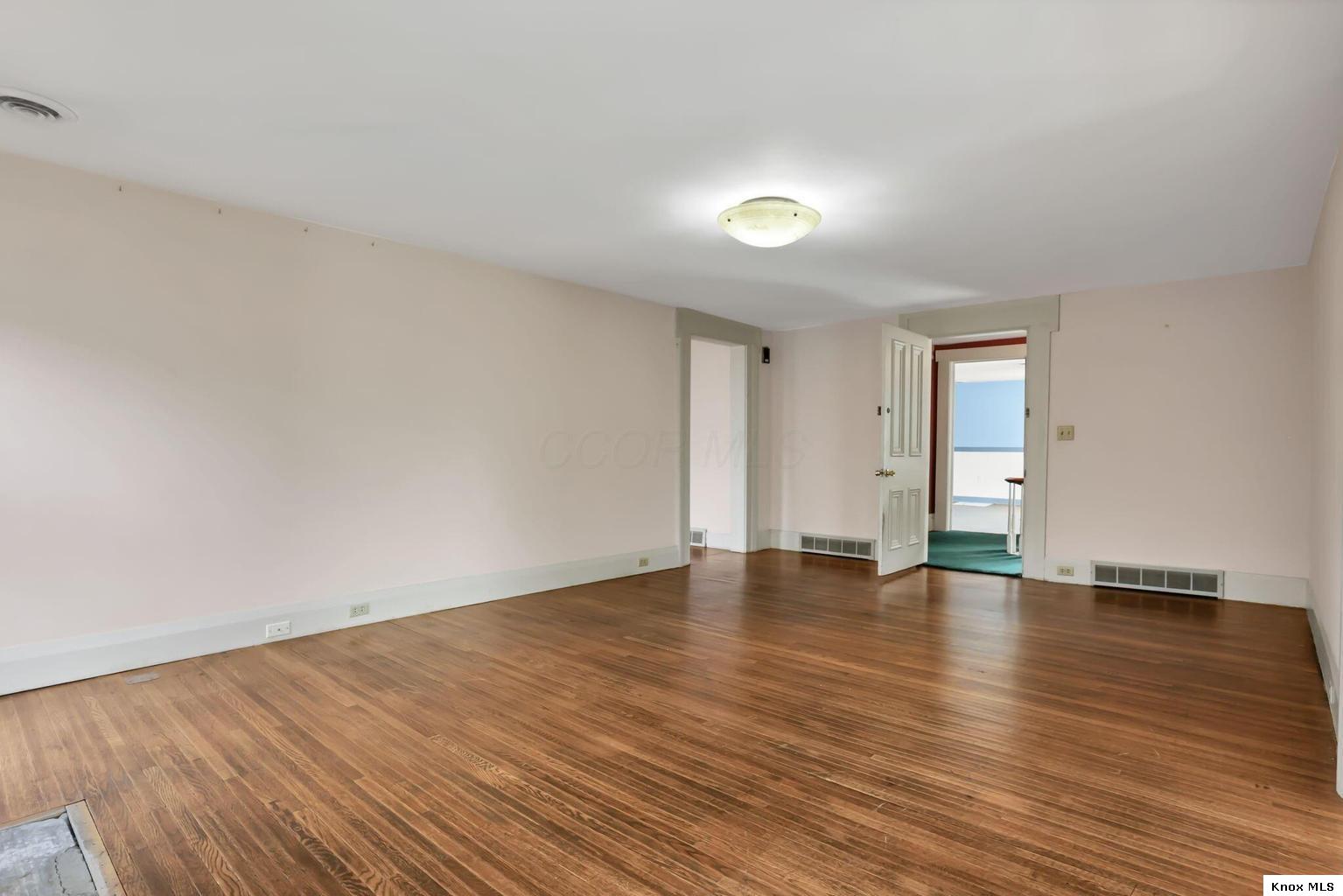 403 E Gambier Property Photo 55