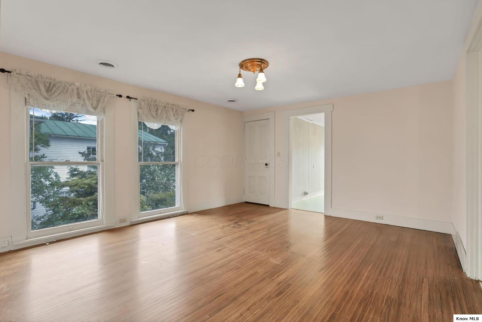 403 E Gambier Property Photo 58