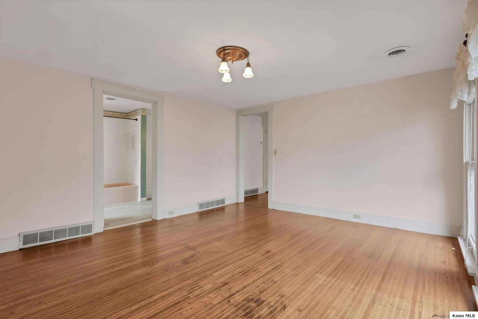 403 E Gambier Property Photo 60