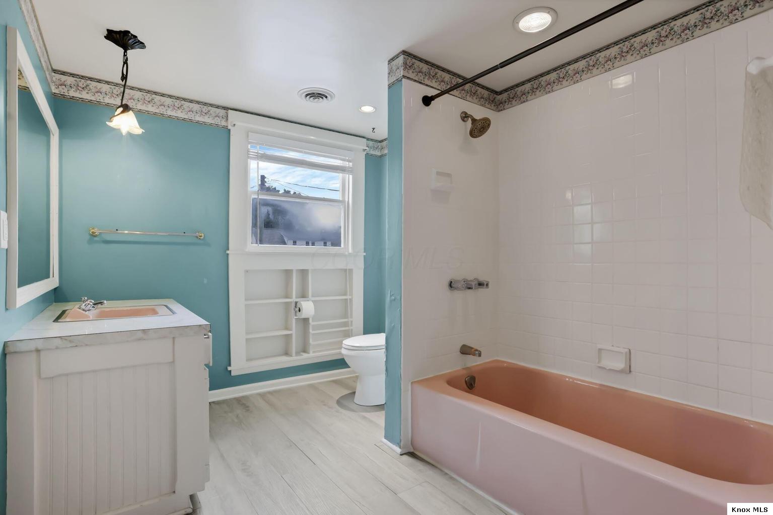 403 E Gambier Property Photo 62