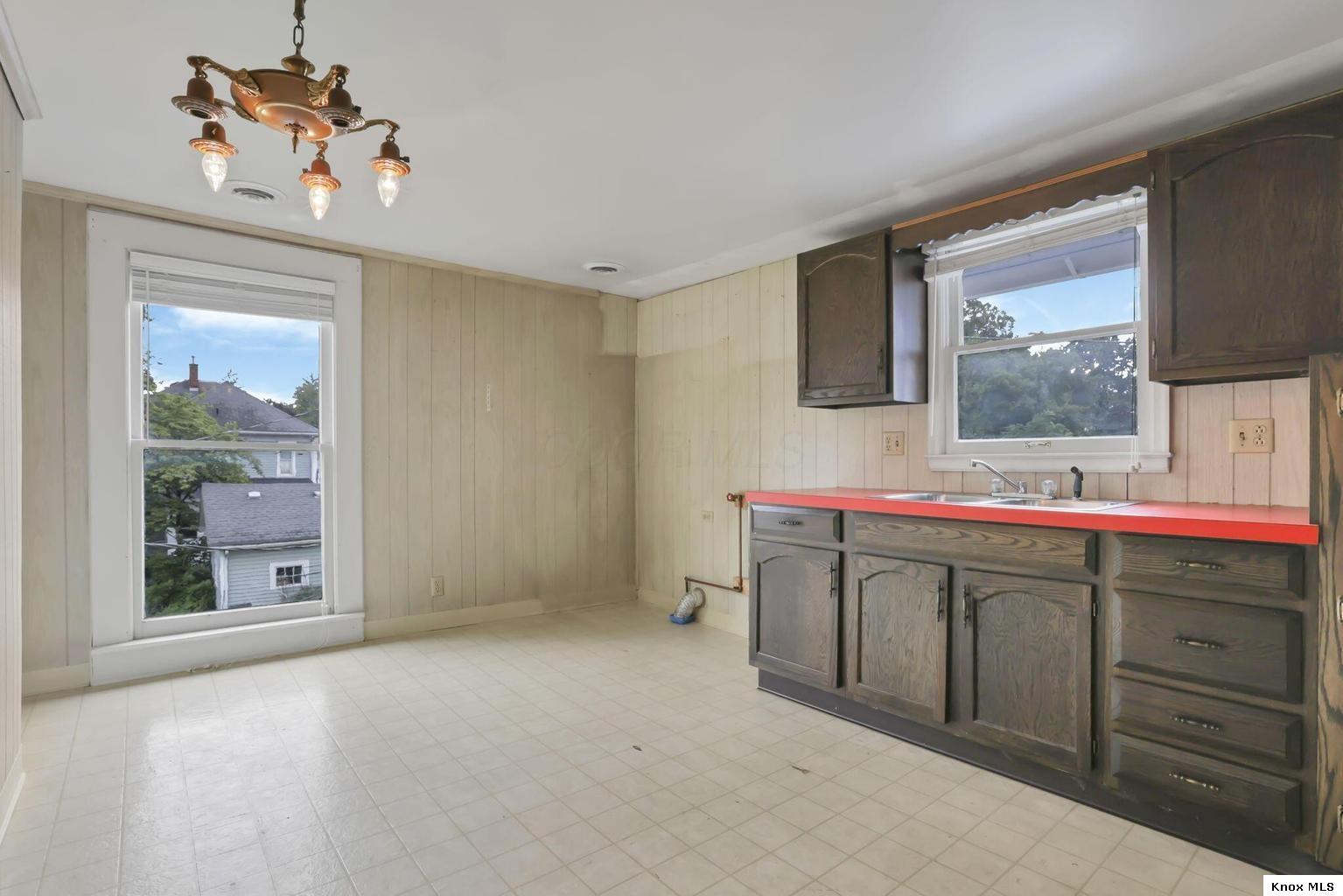 403 E Gambier Property Photo 65