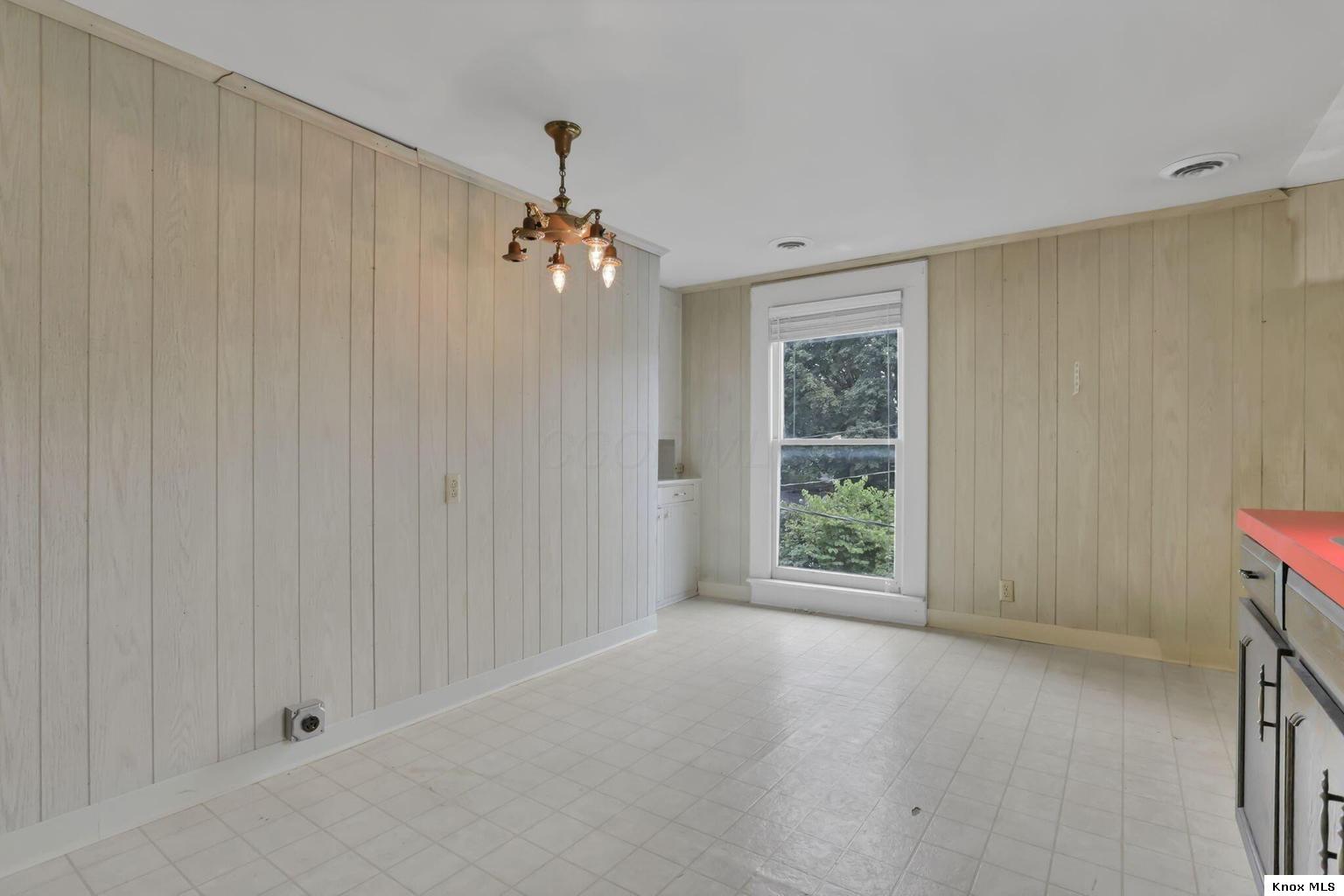 403 E Gambier Property Photo 67