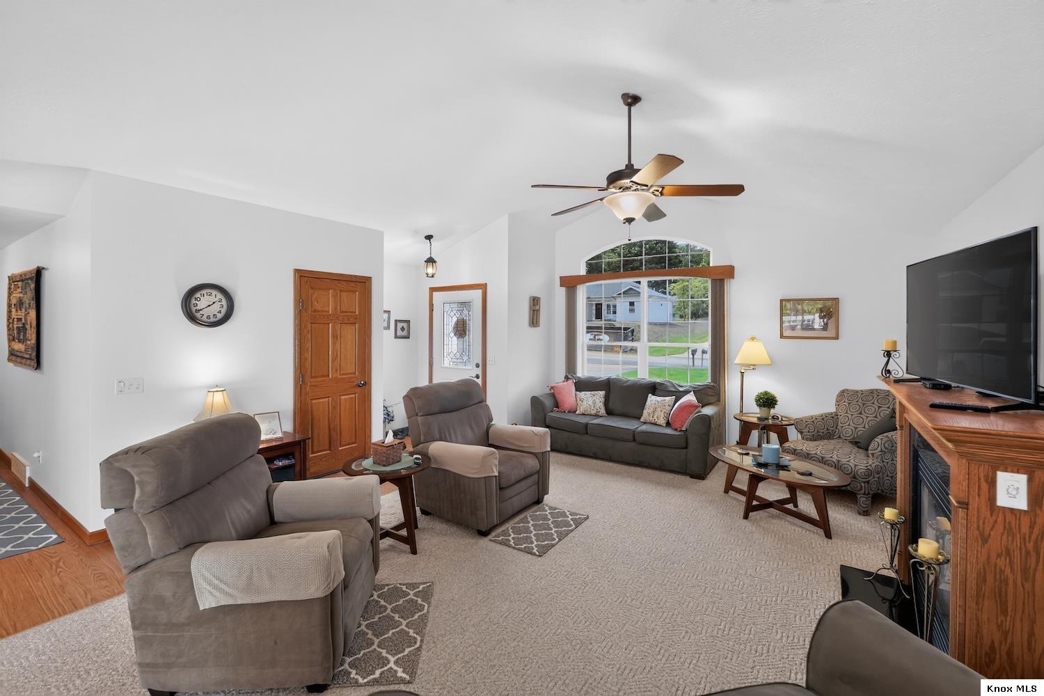 870 Fairway Drive Property Photo 3