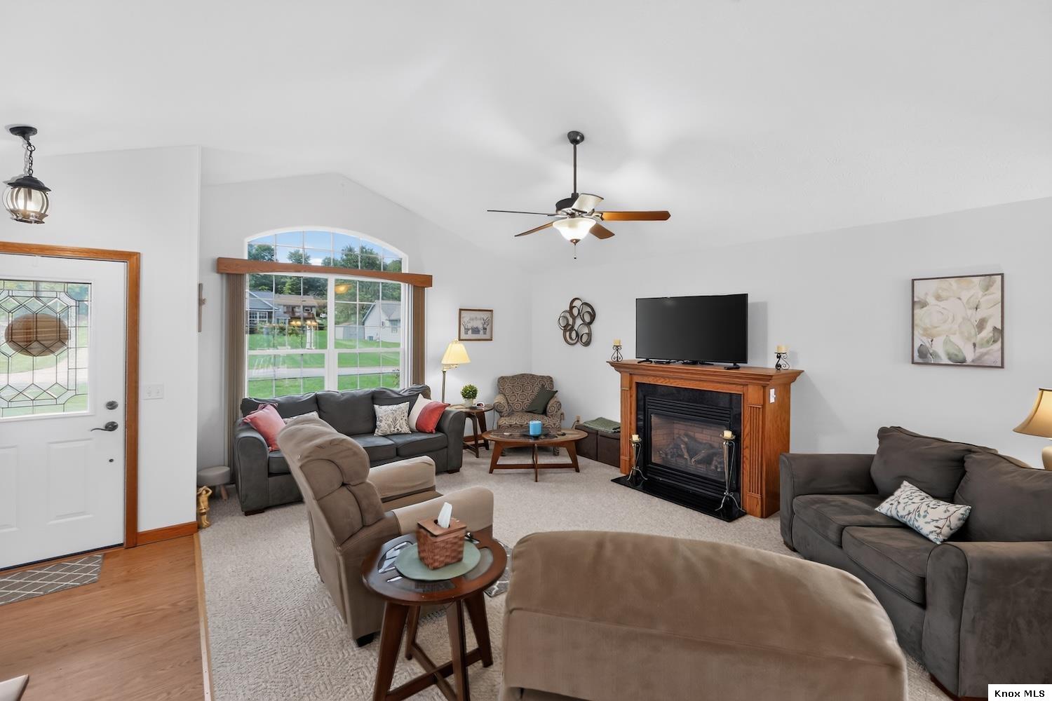 870 Fairway Drive Property Photo 4