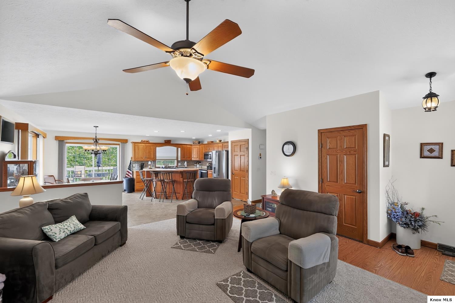 870 Fairway Drive Property Photo 6