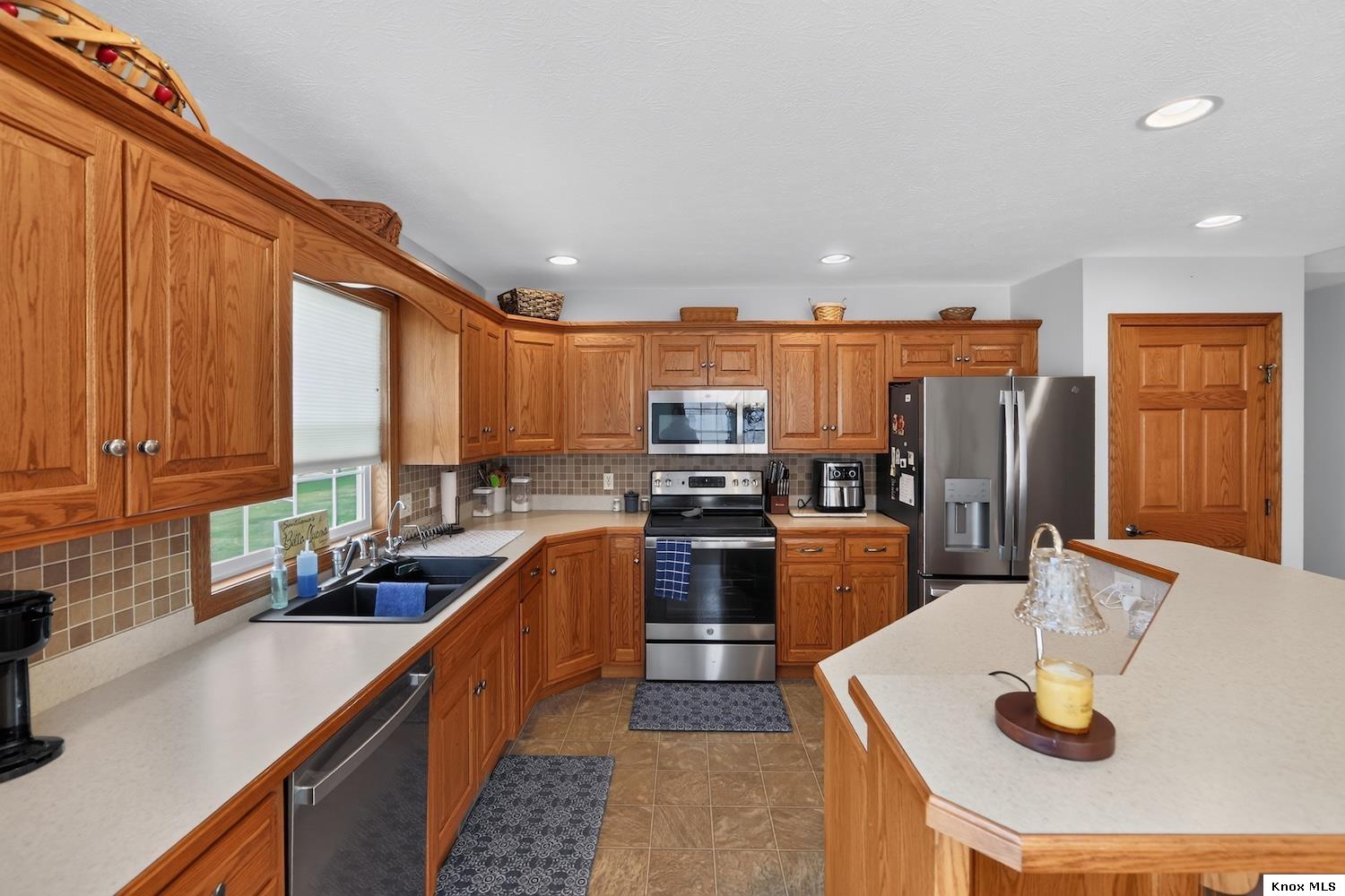 870 Fairway Drive Property Photo 9