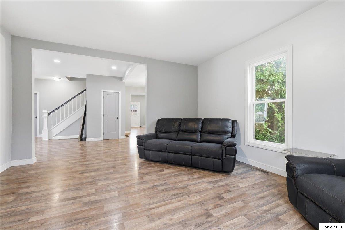 244 Newark Road Property Photo 10
