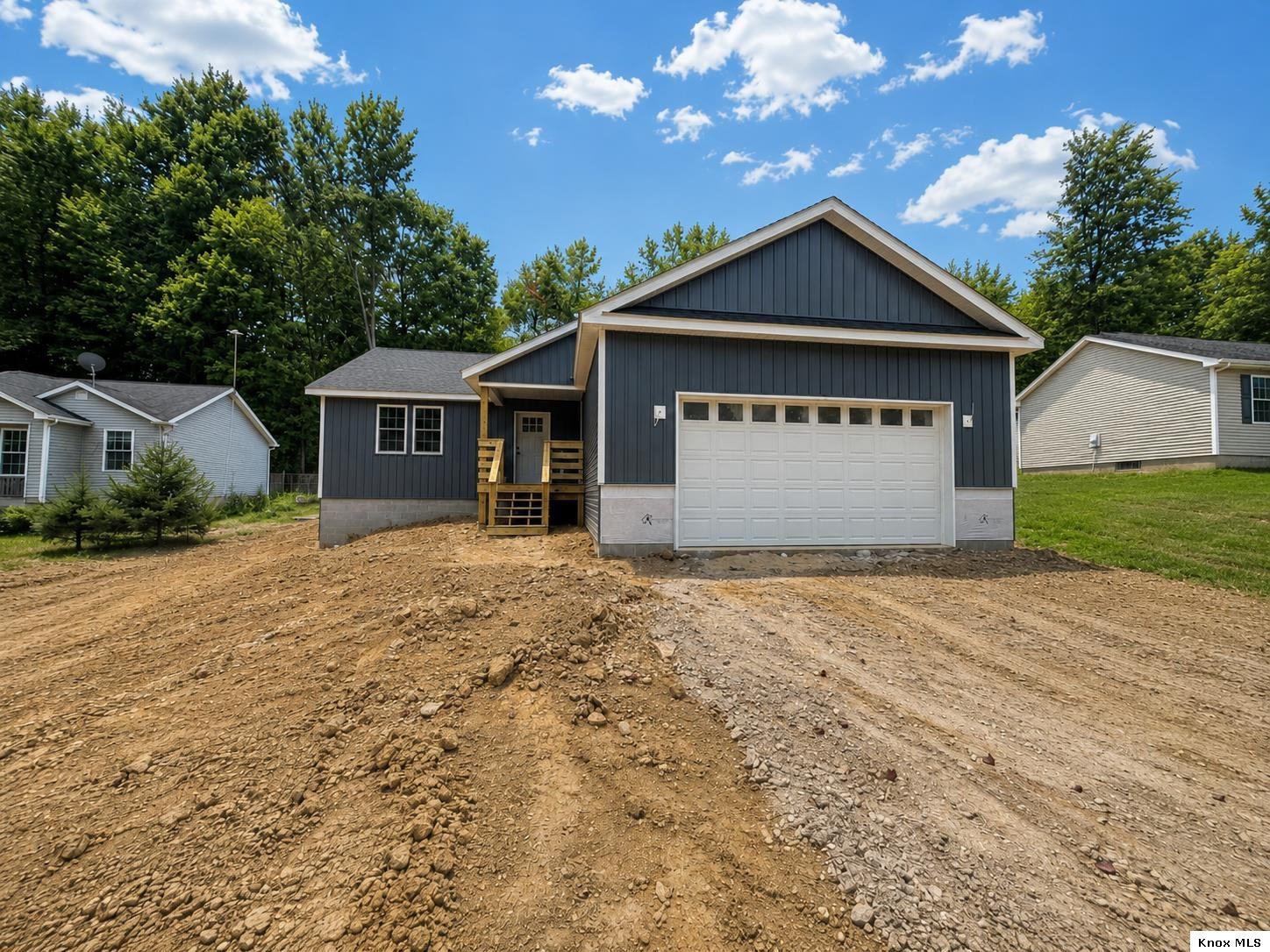 691 Daffodil Dr Property Photo 1