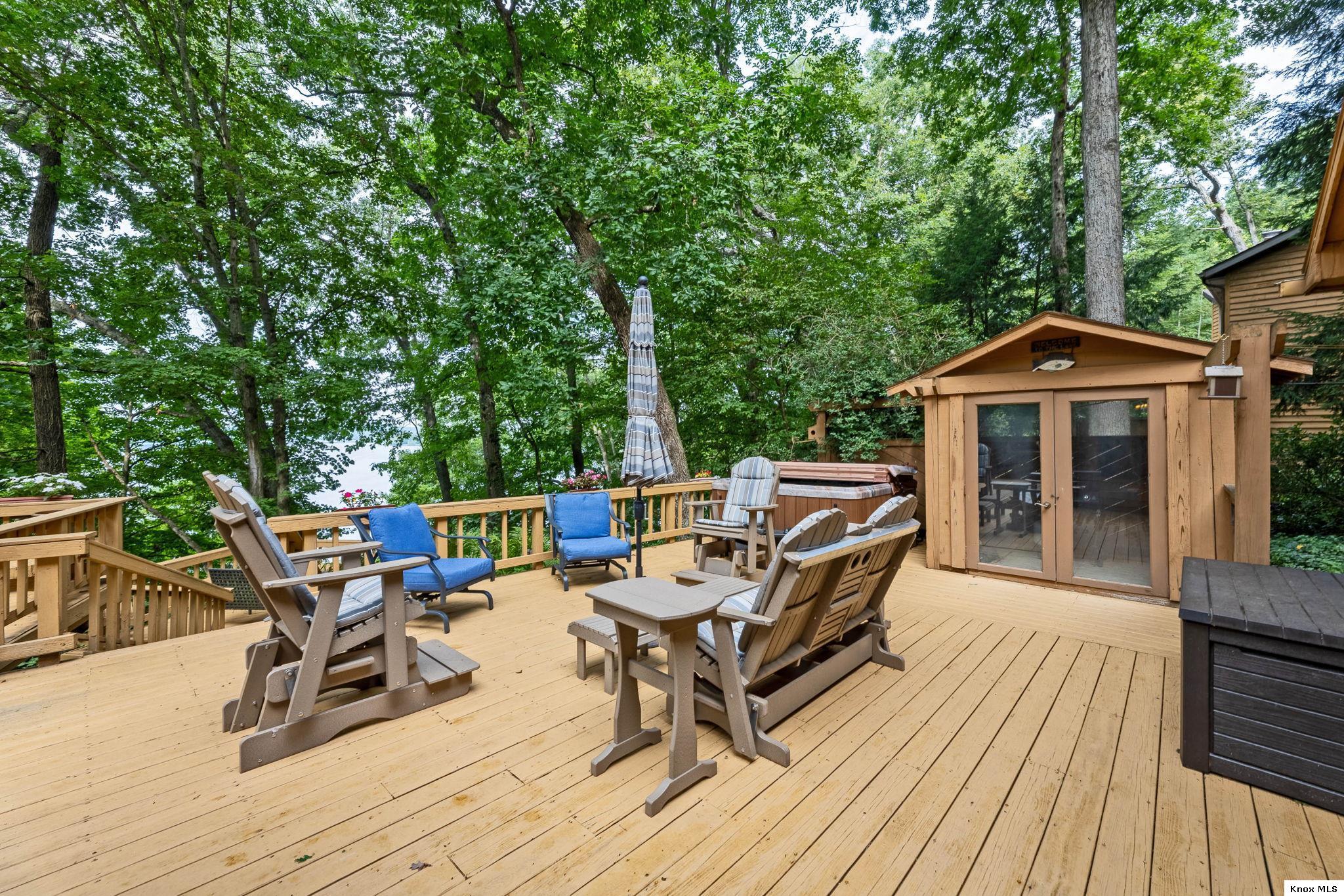 11 Shoreline Drive Property Photo 4