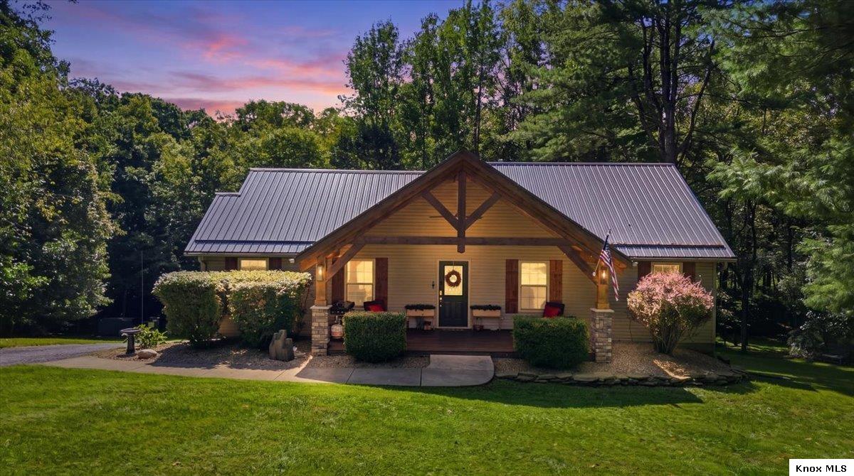 645 Floral Valley W Property Photo