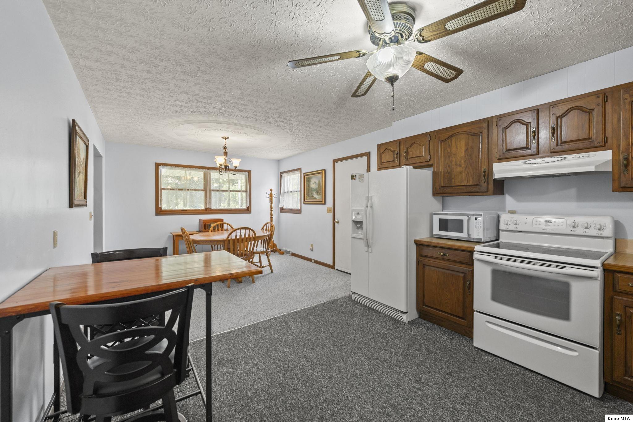 13100 Old Mansfield Rd Property Photo 2