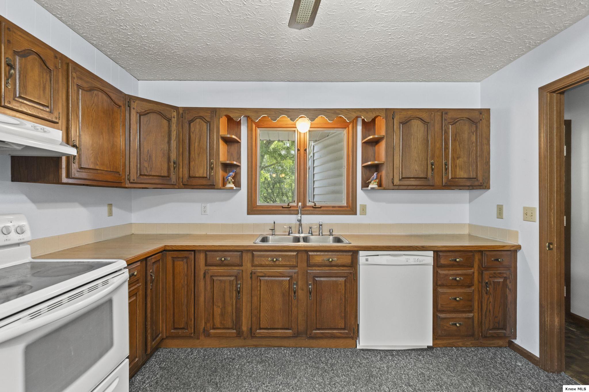 13100 Old Mansfield Rd Property Photo 4