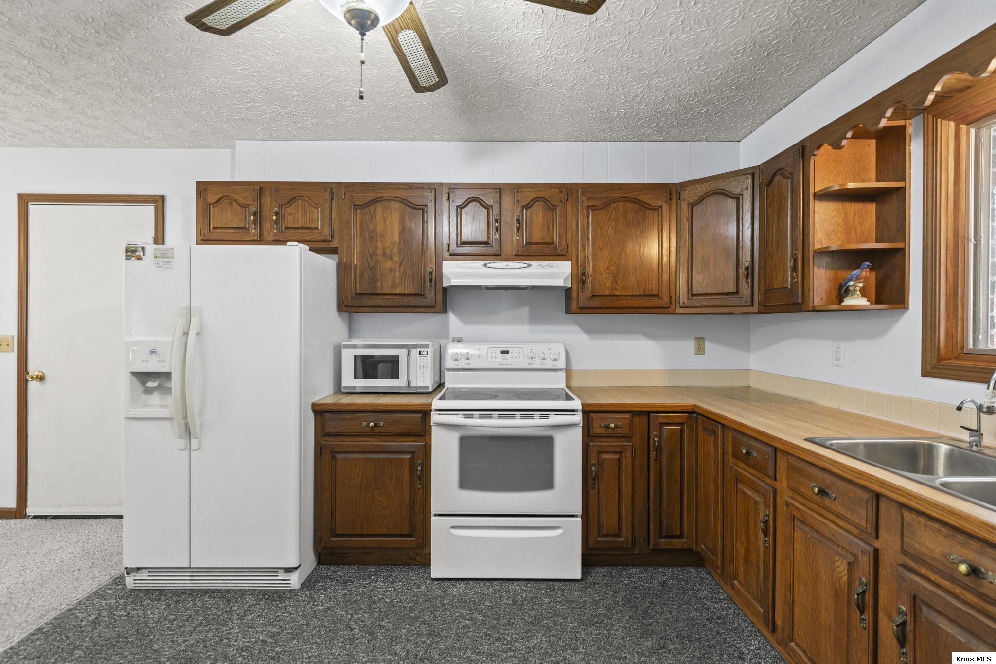 13100 Old Mansfield Rd Property Photo 5