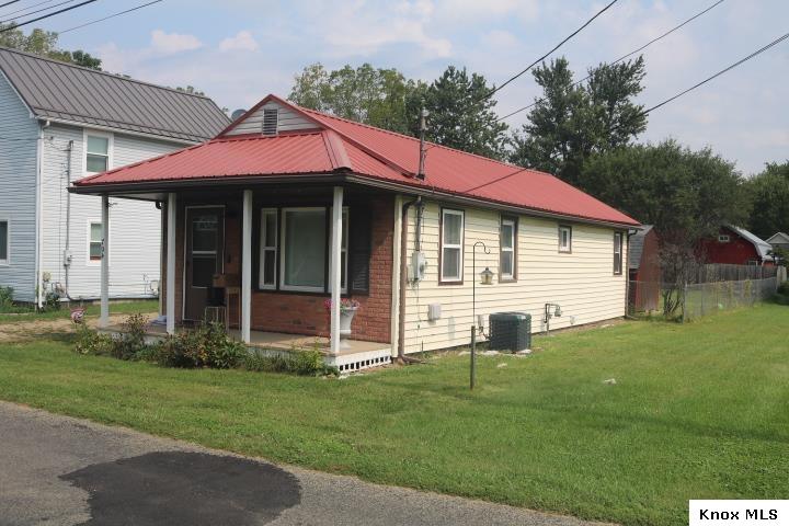 704 Broadway St Property Photo 1