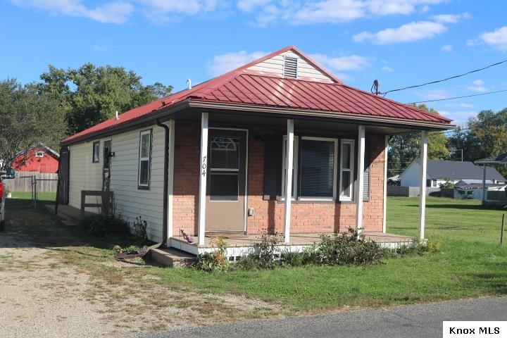 704 Broadway St Property Photo 2