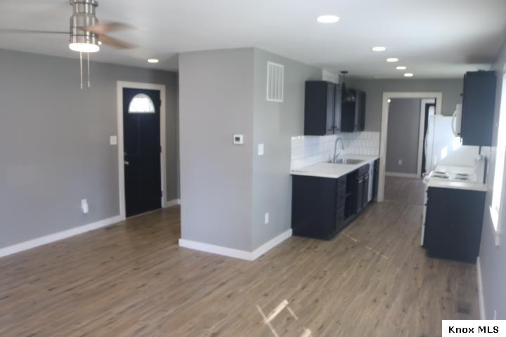 704 Broadway St Property Photo 4