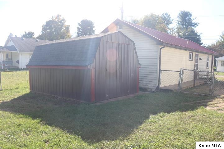 704 Broadway St Property Photo 16