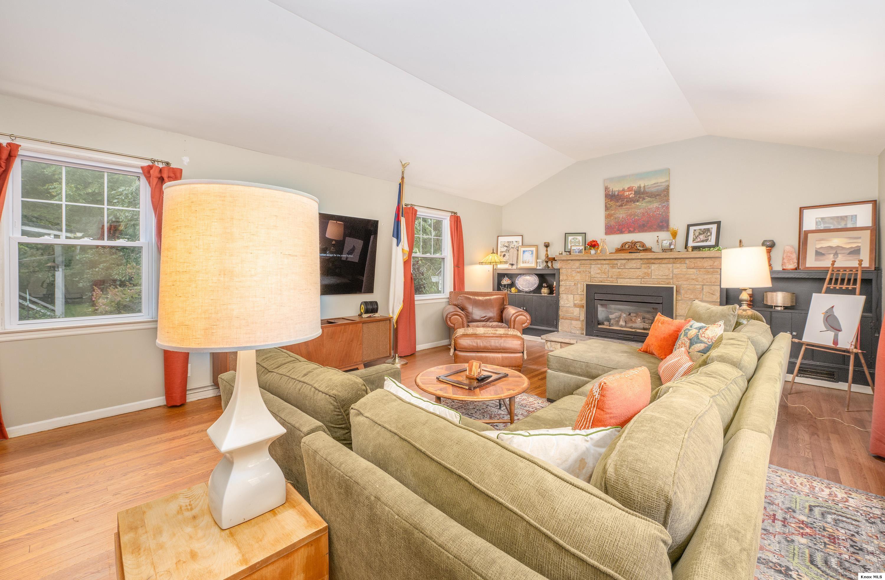 1100 E Vine St Property Photo 6