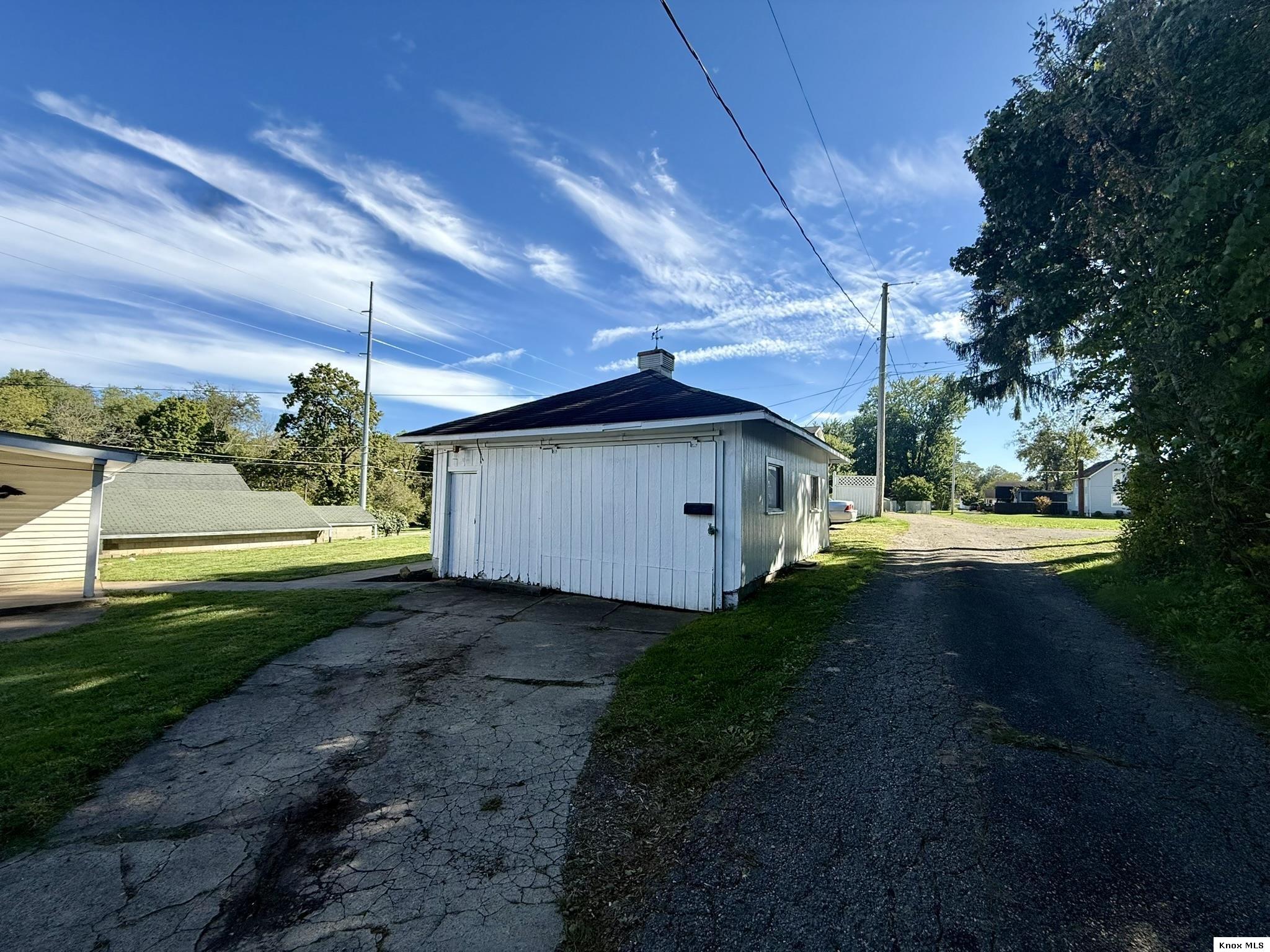 1010 E Gambier St. Property Photo 5