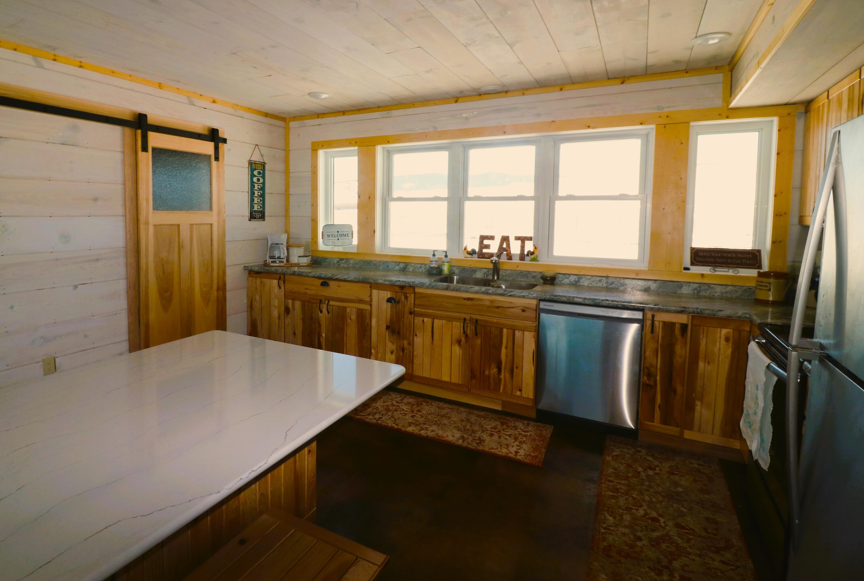 37 Lind Lane Property Photo 4