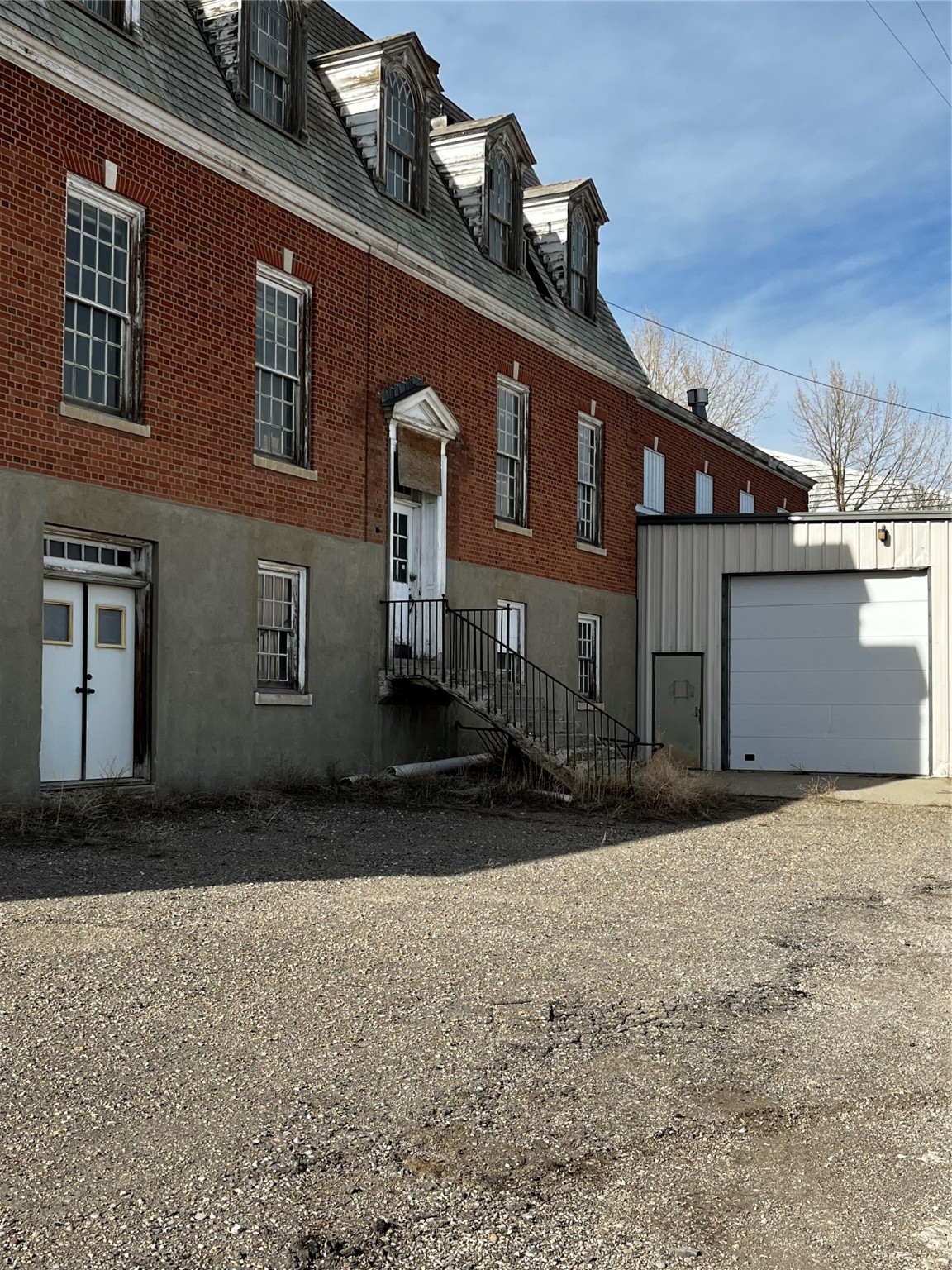 100 Railroad Street Property Photo
