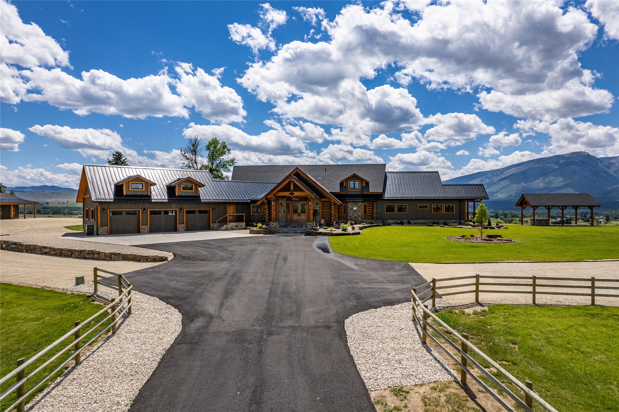 391 Skyline Drive Property Photo 4