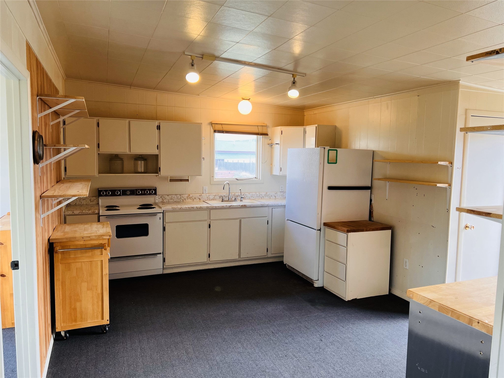 43637 A Street Property Photo 15