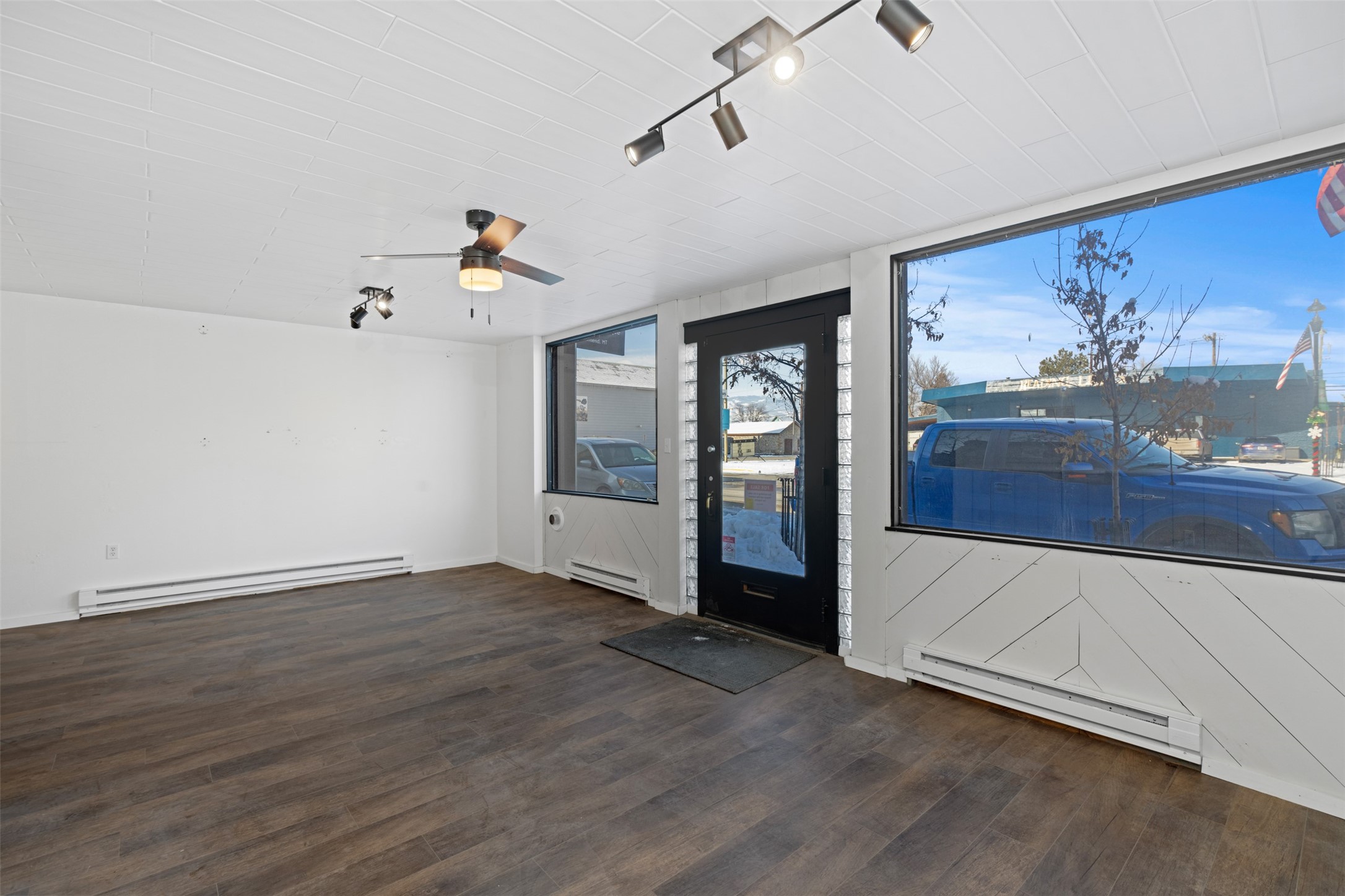 406 Broadway Street Property Photo 8