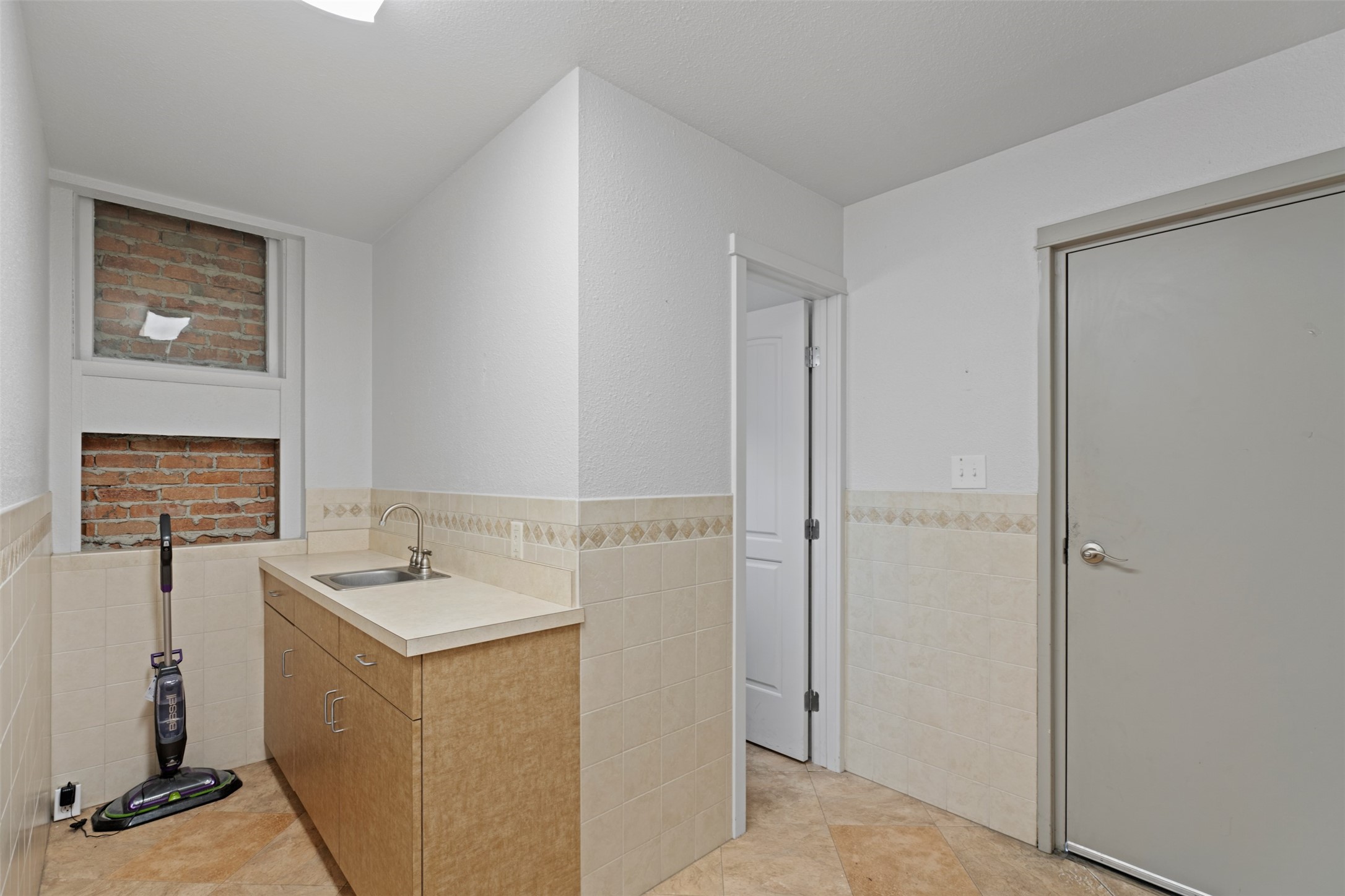 406 Broadway Street Property Photo 14