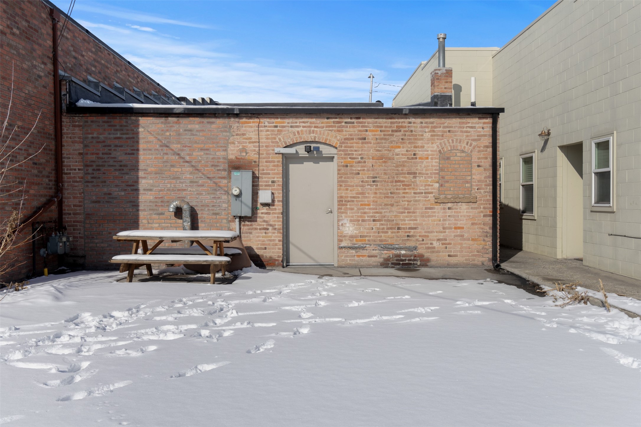406 Broadway Street Property Photo 17
