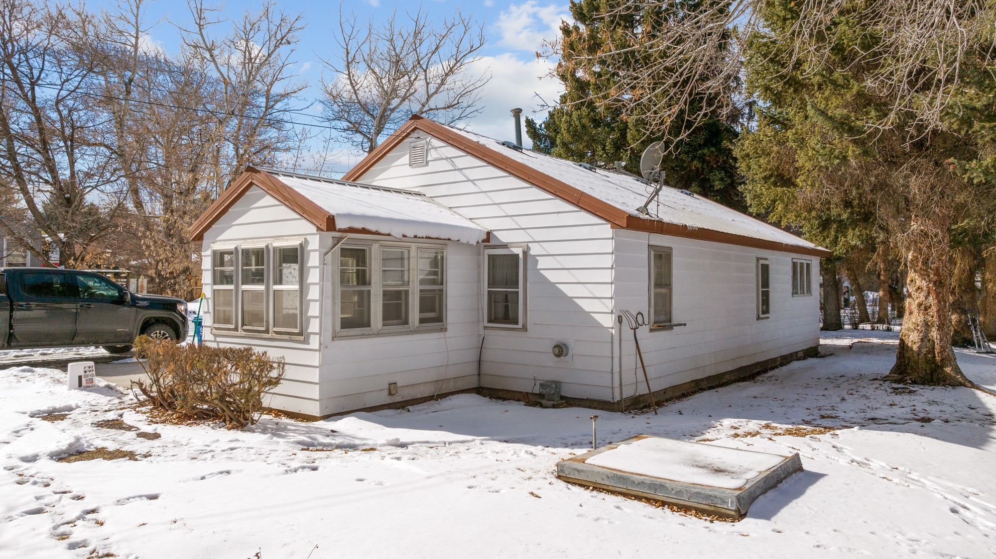 907 N 17th Avenue Property Photo 3
