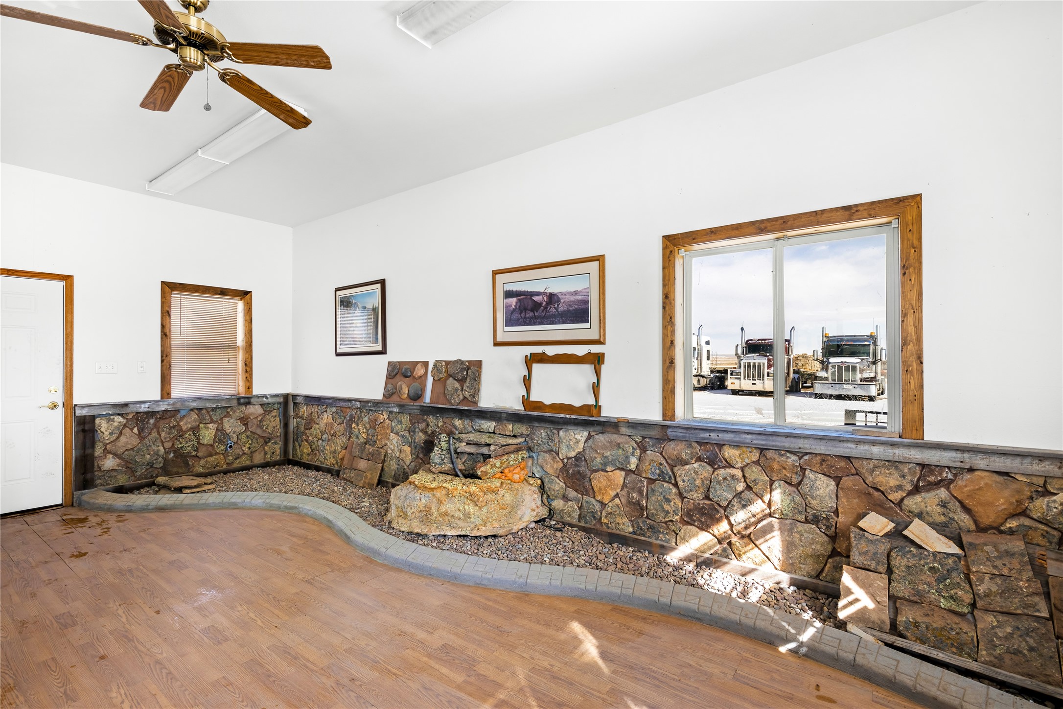 795 Ulm-vaughn Road Property Photo 8
