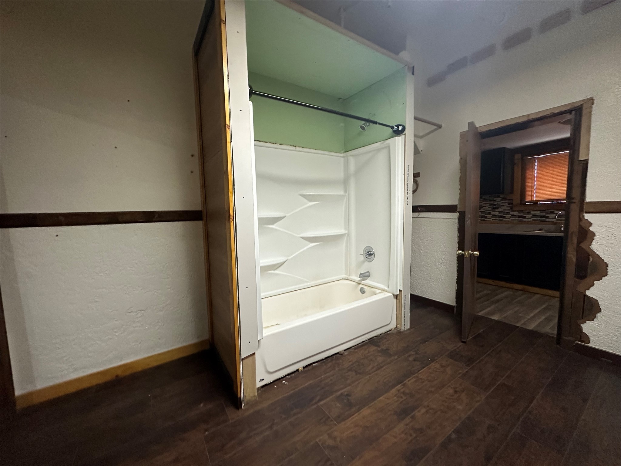 506 E Park Avenue Property Photo 8