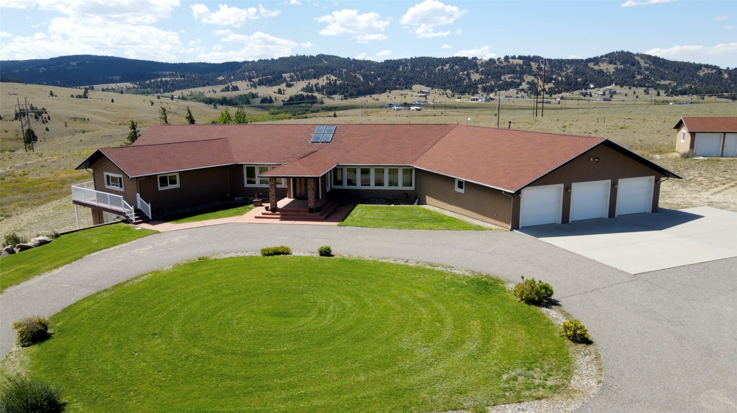 1424 Beef Trail Road Property Photo 2