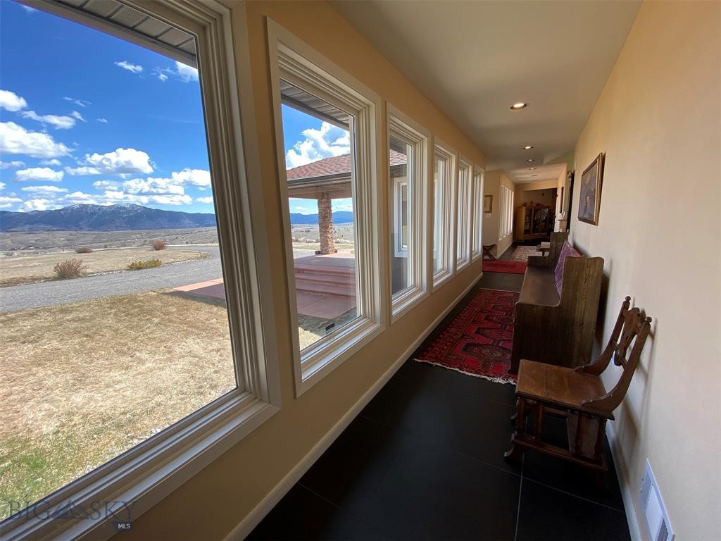 1424 Beef Trail Road Property Photo 5