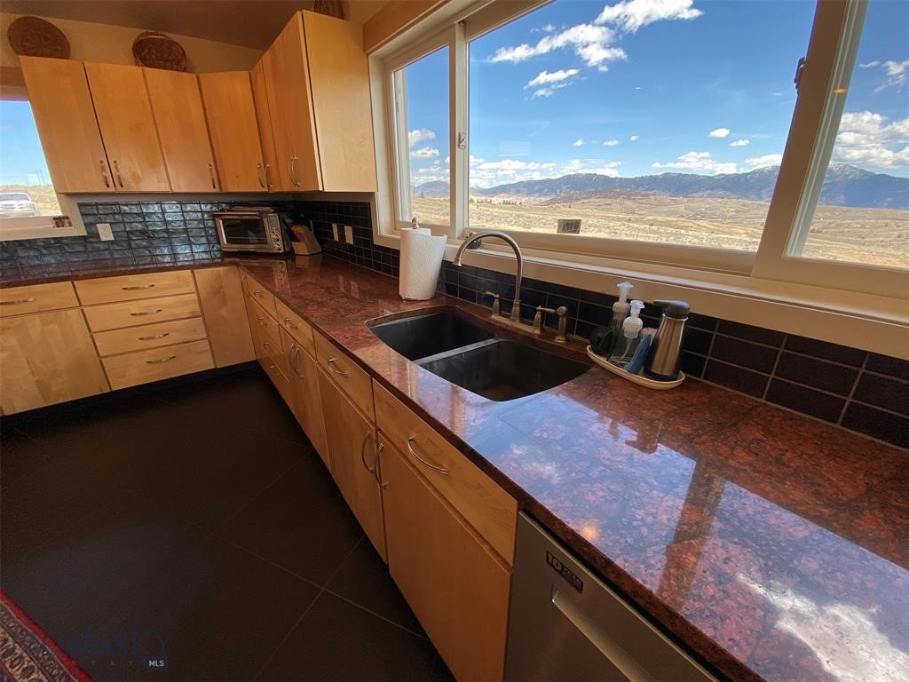 1424 Beef Trail Road Property Photo 8