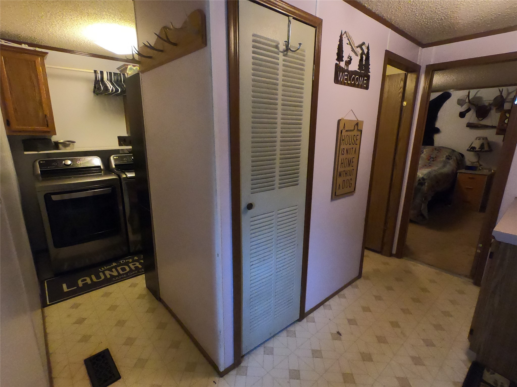 409 N Surrey Street Property Photo 7