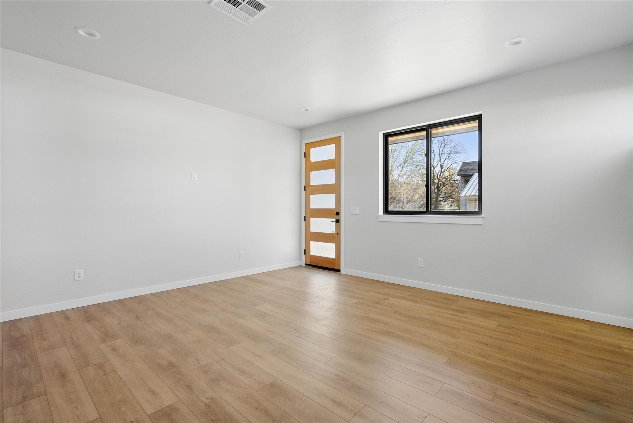 940 Kemp Street A Property Photo 9