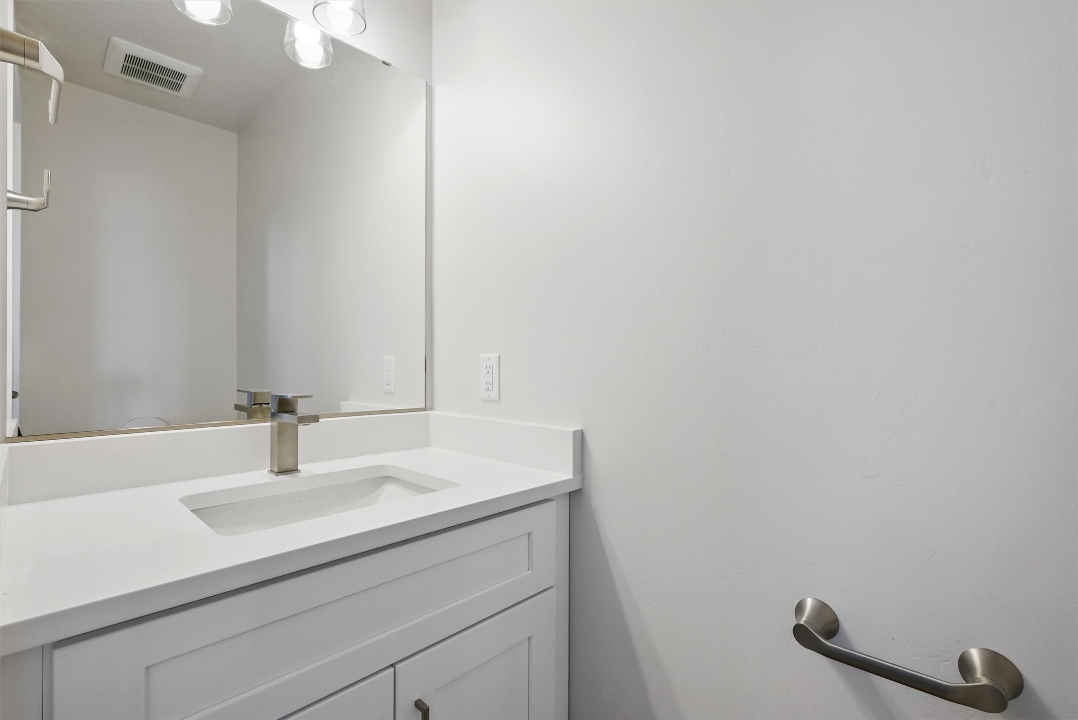 940 Kemp Street A Property Photo 10